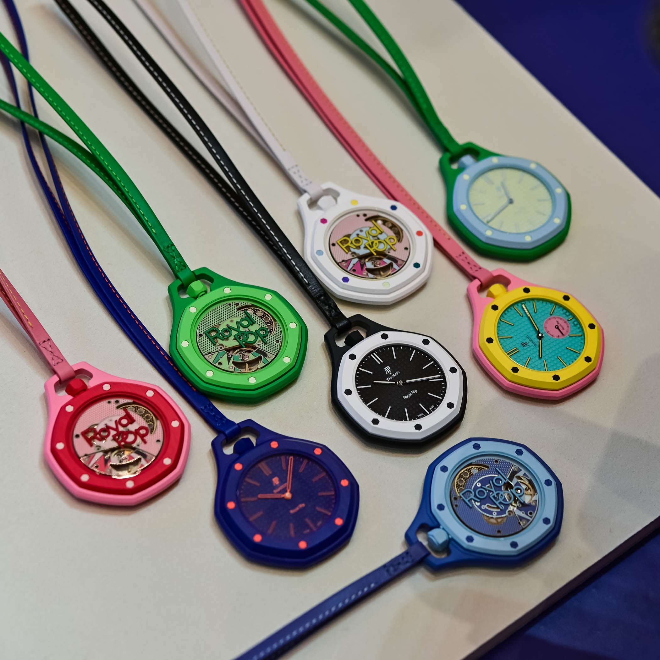 AP × Swatch Royal Pop — все цвета коллекции
